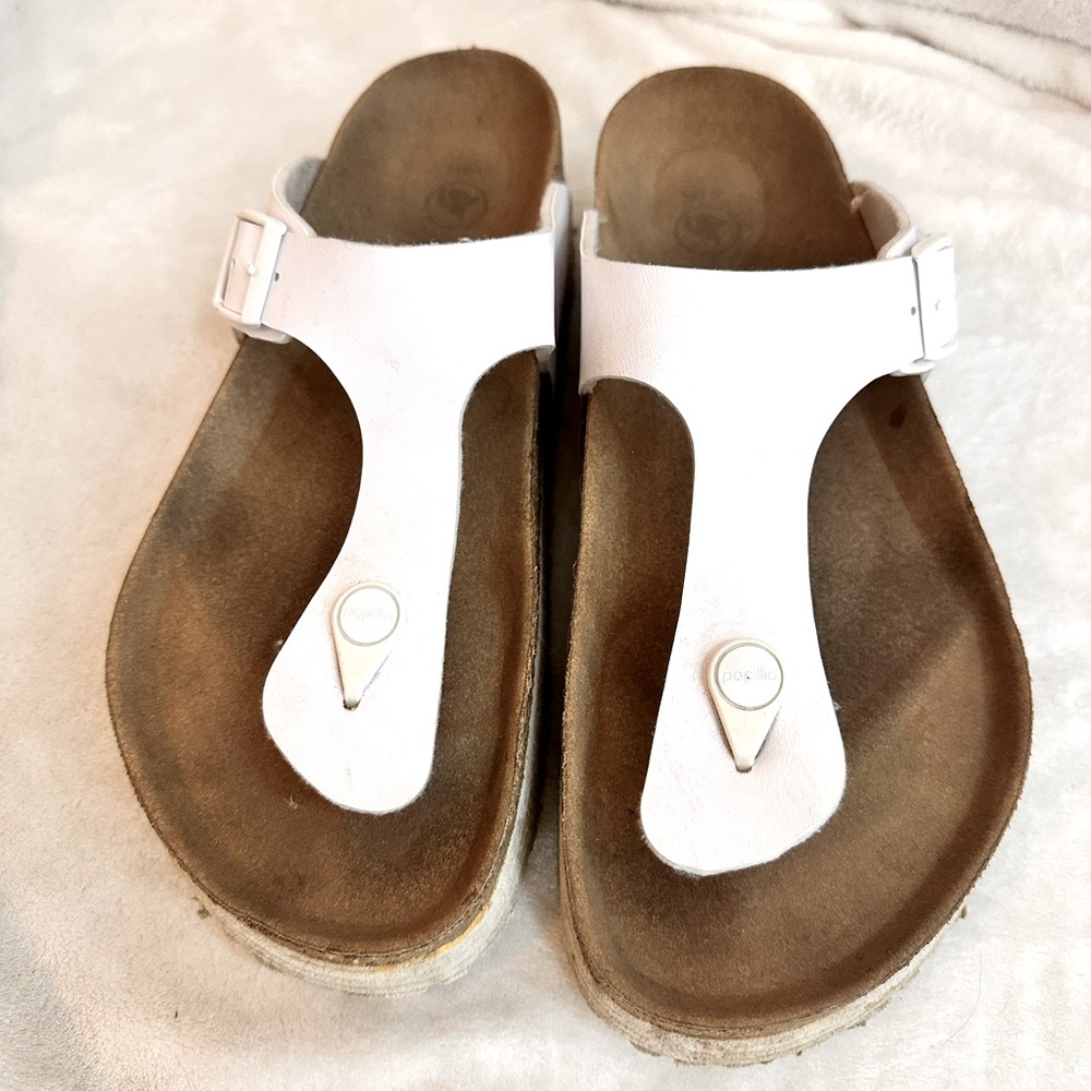 Papillio by Birkenstock Gizeh Birko-Flor platform sandal
White, size 10-10.5 US